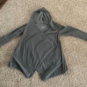 Cuddl duds brand, gray fleece rap around coat/ lounge ware. Size L/XL in woman’s